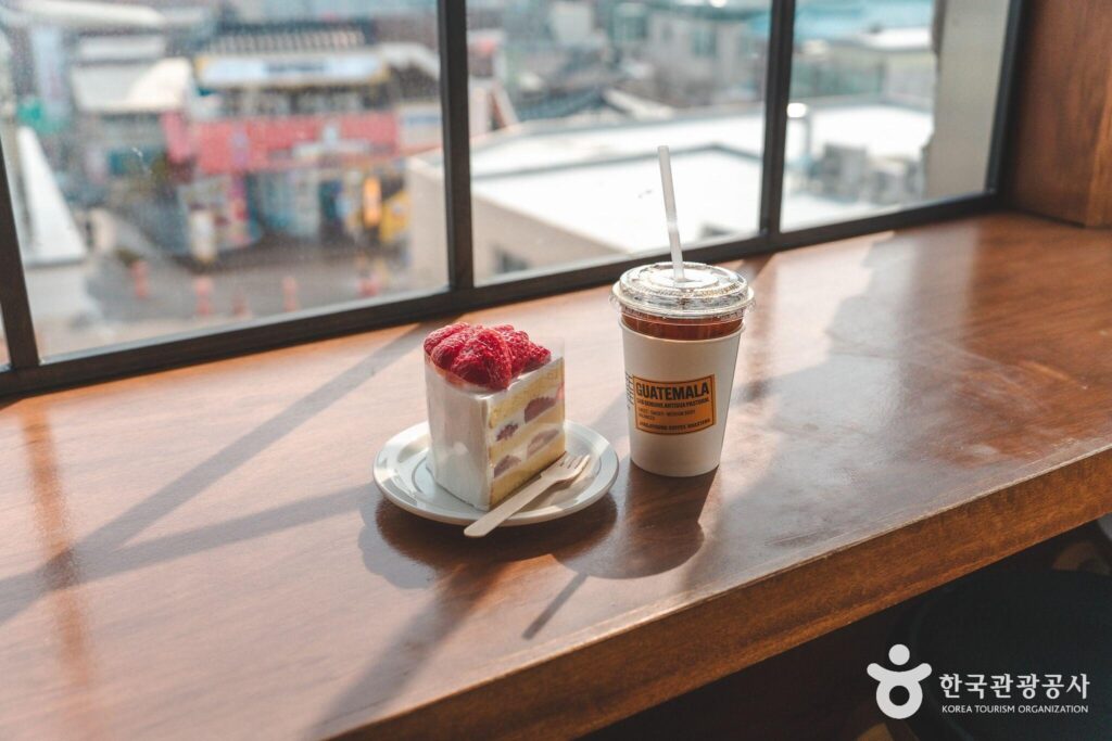 Haenggung-dong Cafe