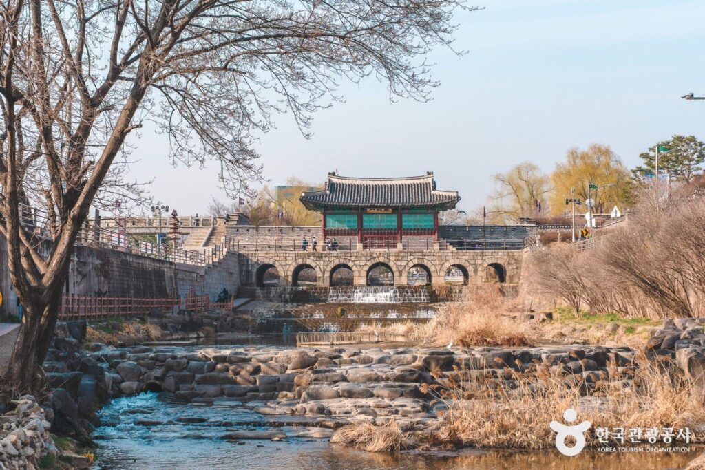 Hwahongmun